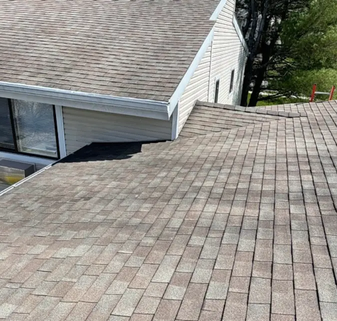 Professional maintenance asphalt shingle roof in New York